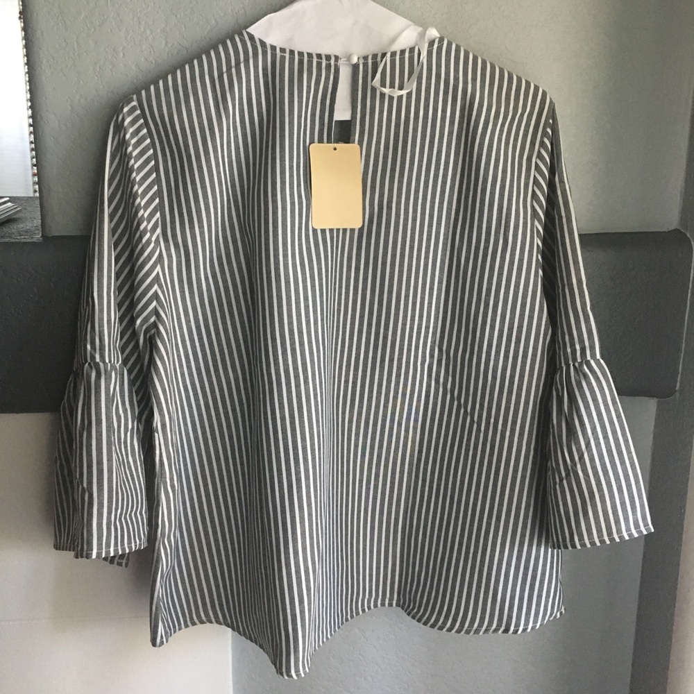 ✨NWT✨ Pretty Striped Bell Sleeve Embroidered Top - Picture 5 of 7